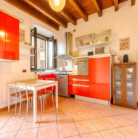 Guest Planet - Rosso Milano Apartment - Navigli Area Exteriör bild